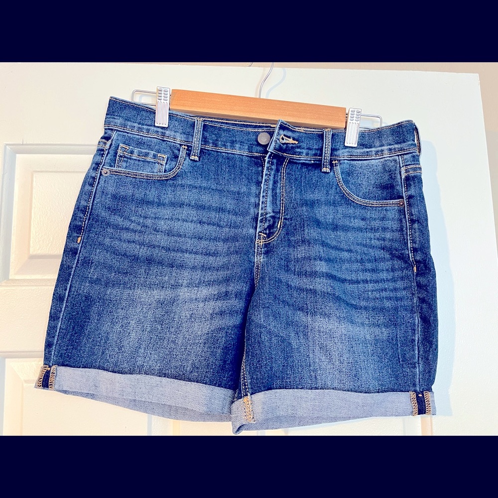 Lightly Worn Old Navy Dark Blue Women’s Shorts Size 6💕